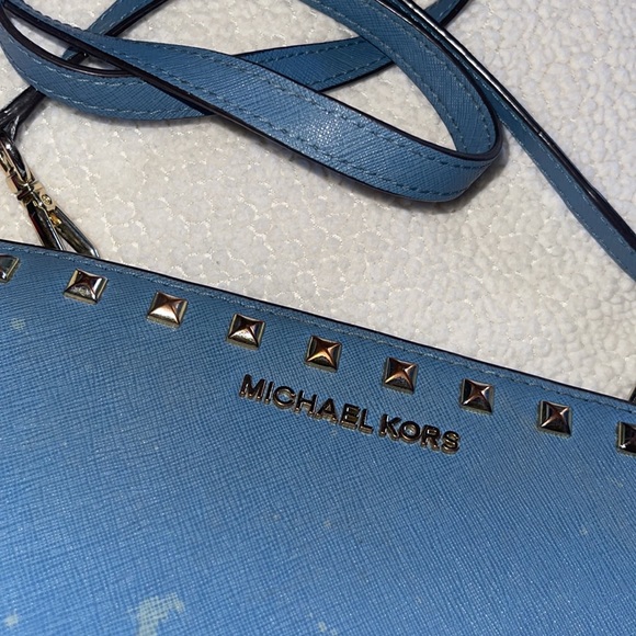 Michael Kora baby blue cross body bag with gold details and studs. - Picture 2 of 4